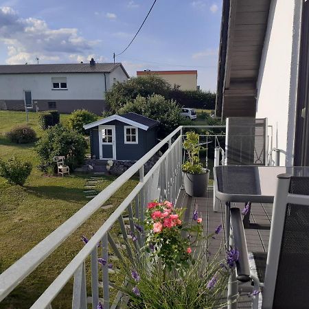 Eifelstern-Schoene Ferienwohnung Mit Balkon Kalenborn-Scheuern Екстериор снимка