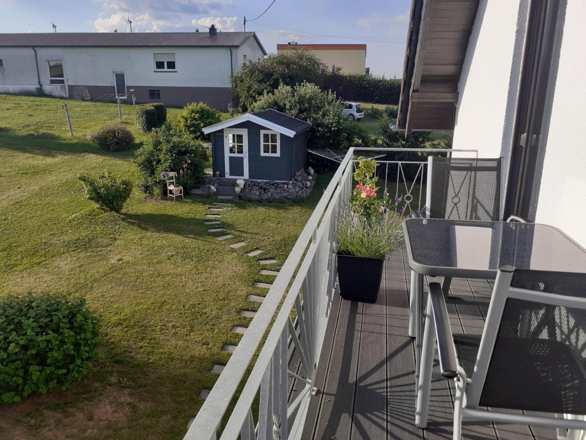 Eifelstern-Schoene Ferienwohnung Mit Balkon Kalenborn-Scheuern Екстериор снимка