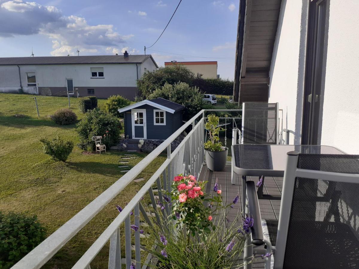 Eifelstern-Schoene Ferienwohnung Mit Balkon Kalenborn-Scheuern Екстериор снимка